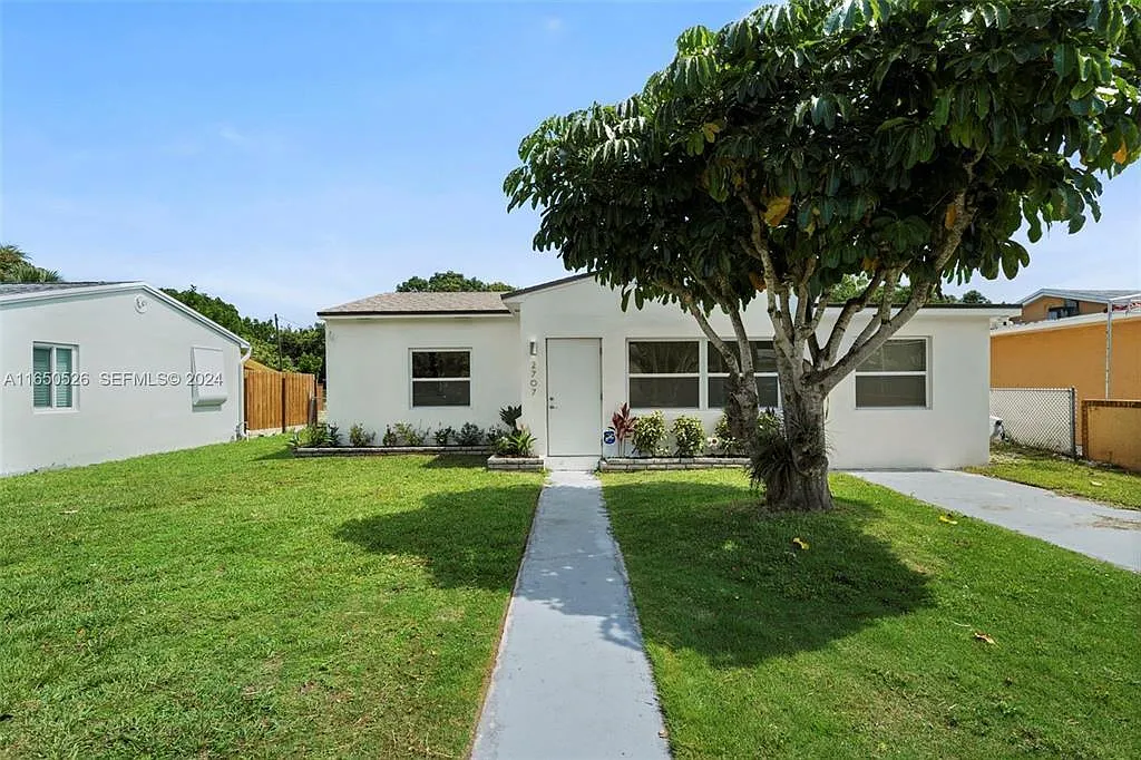 3 bed, 2.0 bath, 1182 sqft, $3,500 — Photo 1