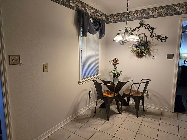 243 Justin Ave — Photo 4