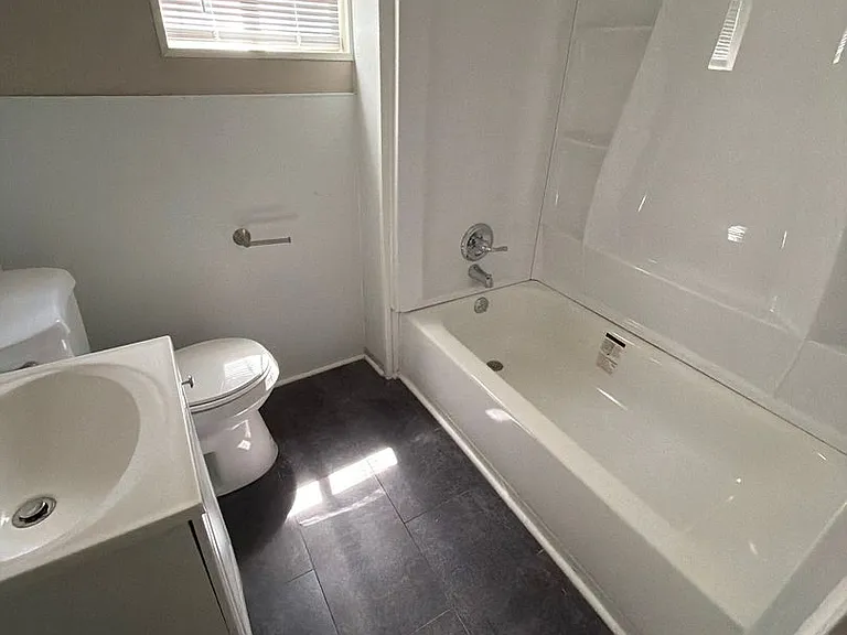 7301 Harney Ave — Photo 10