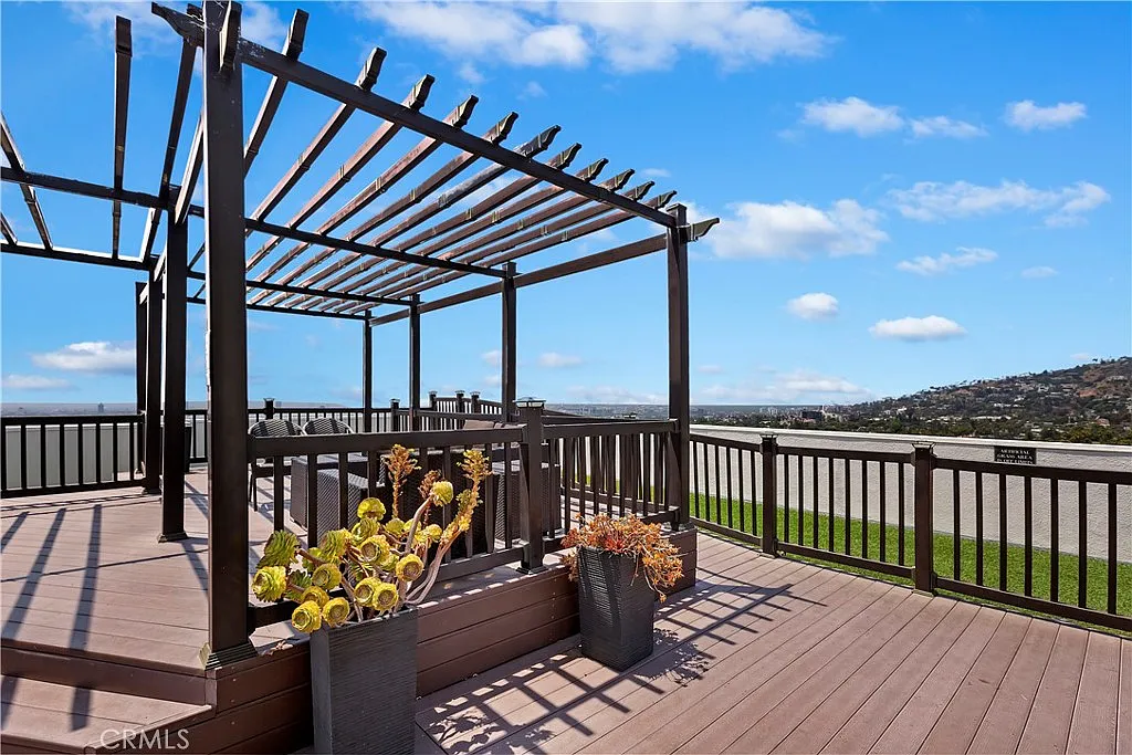 Studio, 492 sqft, $2,200 — Photo 4