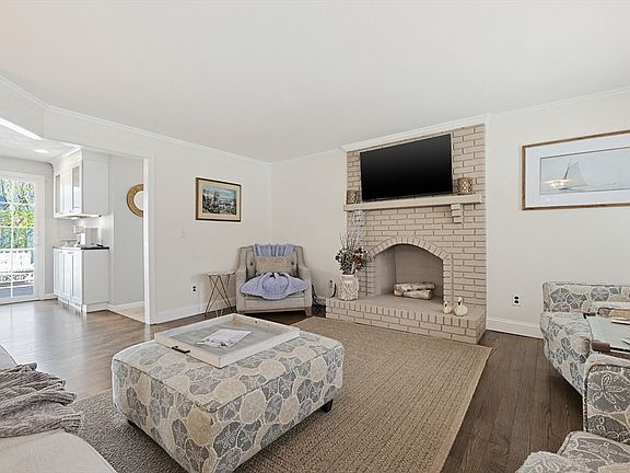 5th image of 16 Teaberry Ln