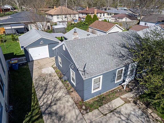 3rd image of 1409 Fuller Ave NE