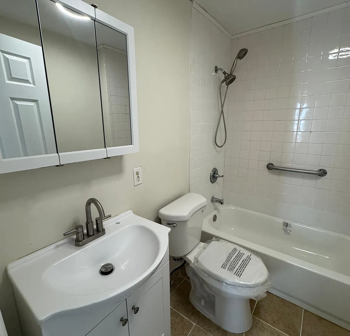 3 bed, $2,100 — Photo 4