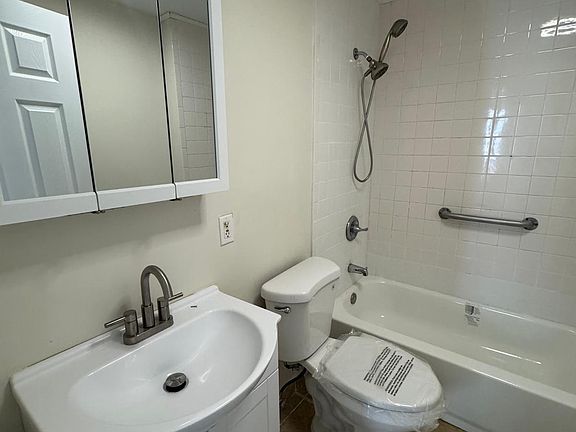 4th image of 135 Washington Ave #1