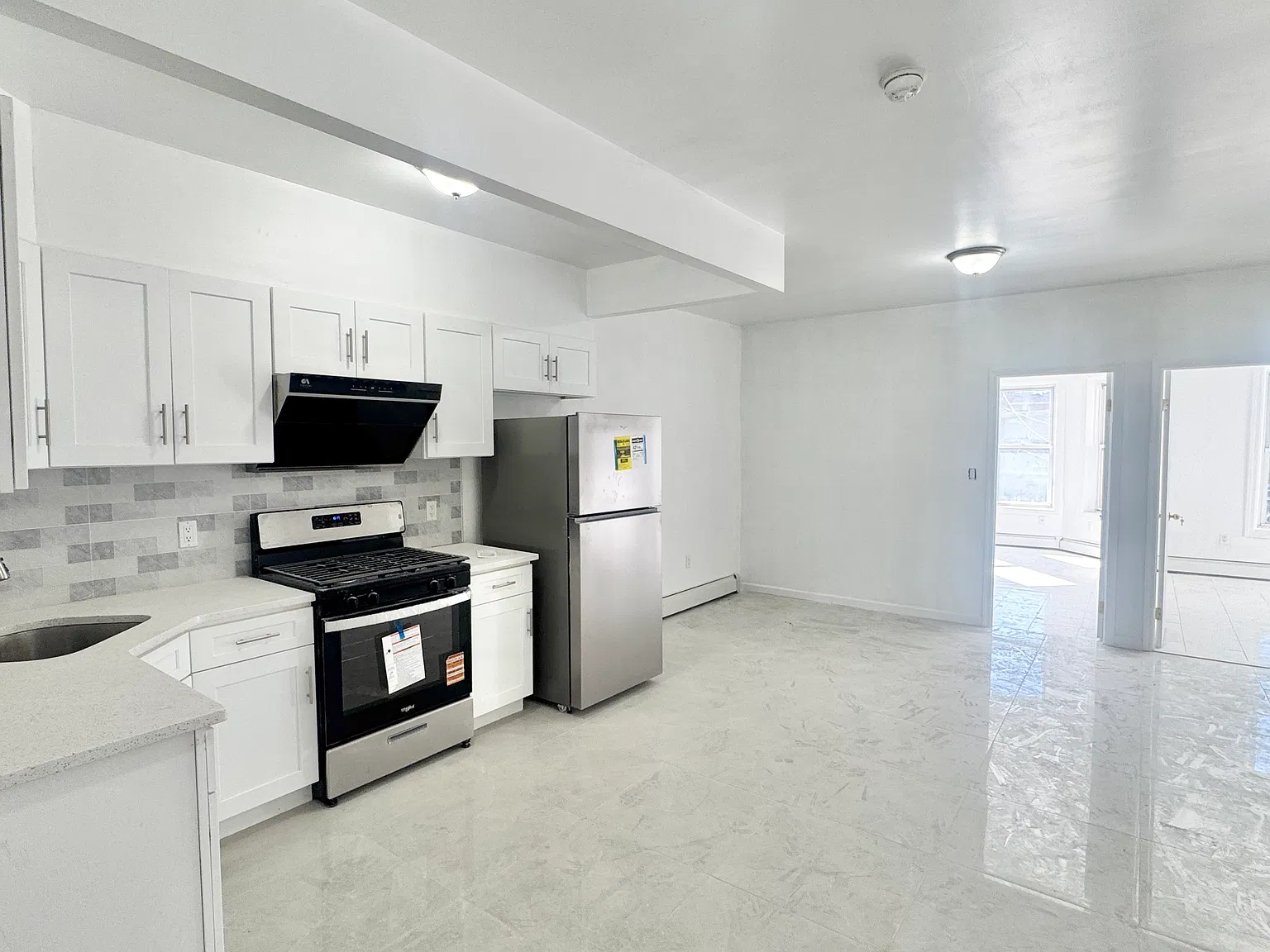 4 bed, 1100 sqft, $3,400 — Photo 2