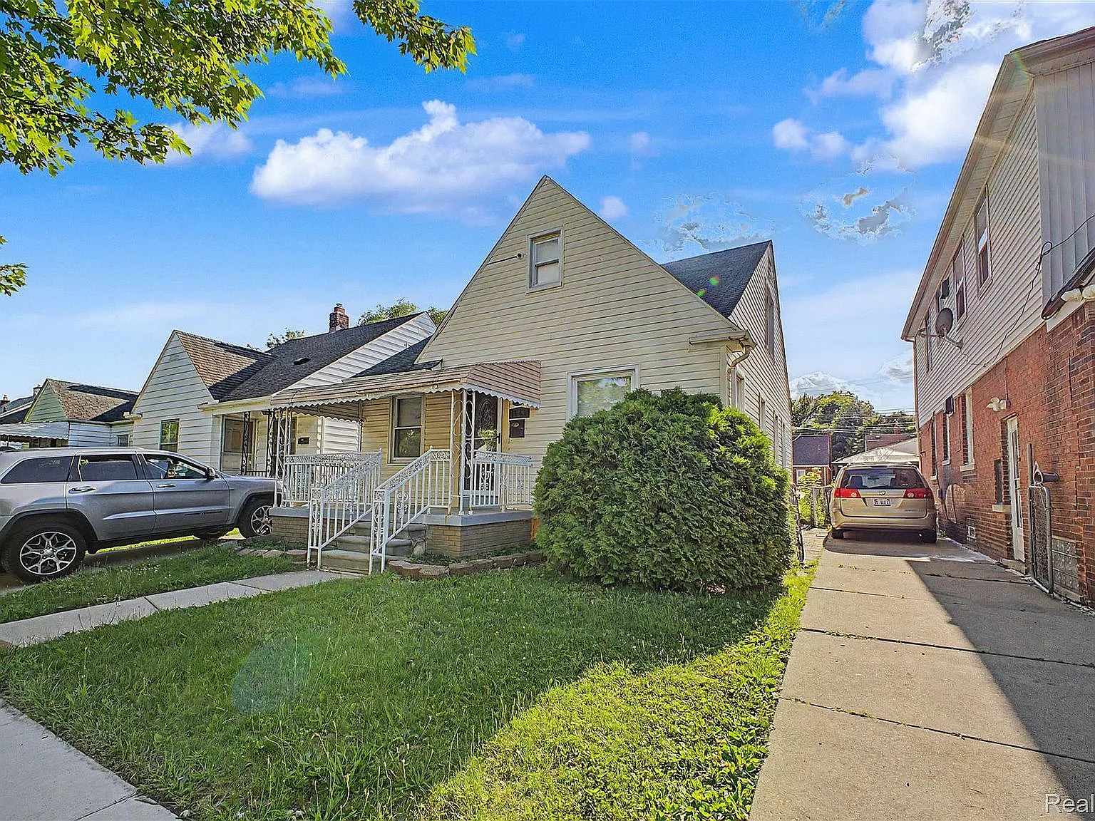 3 bed, 1200 sqft, $1,800 — Photo 2