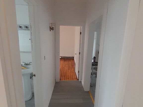 3rd image of 94 Glen St APT 1