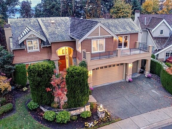 2nd image of 2117 204th Pl NE