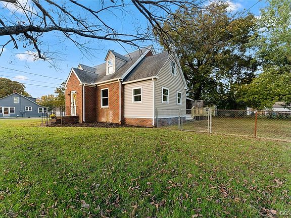 3rd image of 1501 Blackstone Ave
