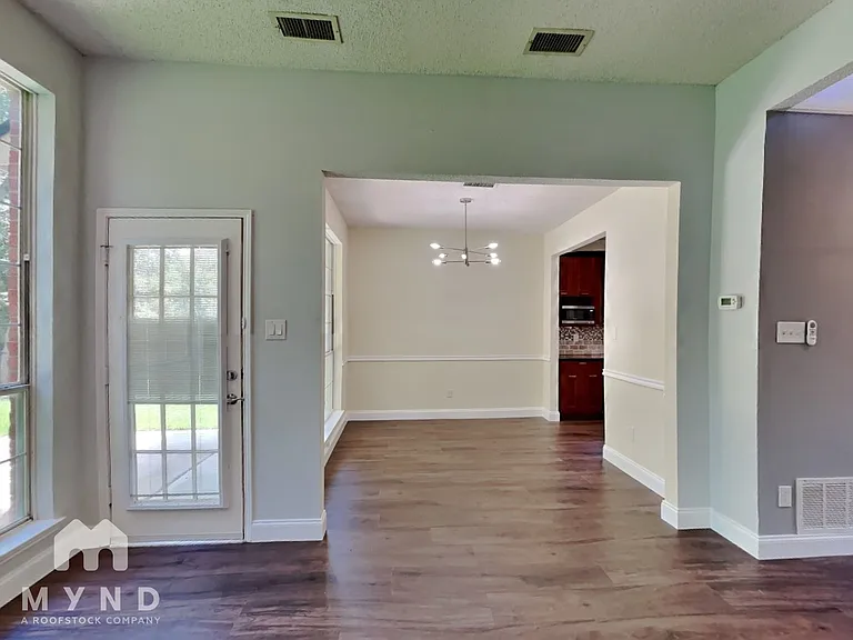 2616 Belmont Ct — Photo 6