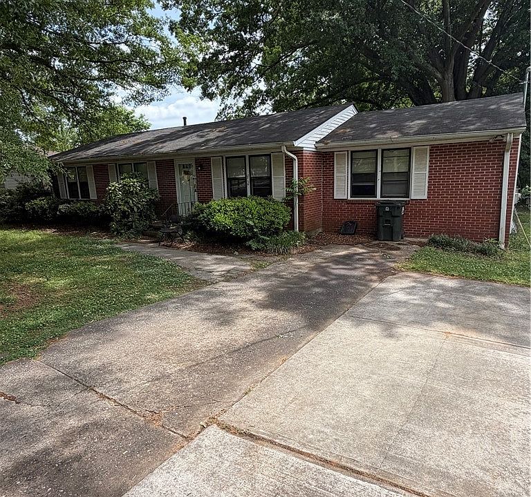 1st image of 216 E Meadow Drive
