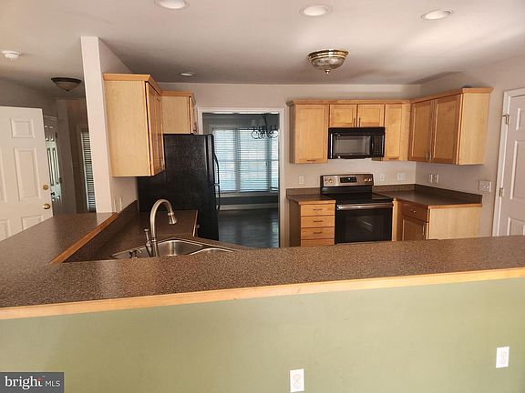 4th image of 819 Woodcrest Loop
