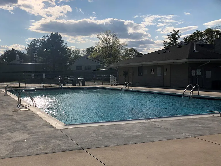 380 McDowell Dr — Photo 16