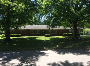 41 Country Fair Ln, Saint Louis, MO 63141