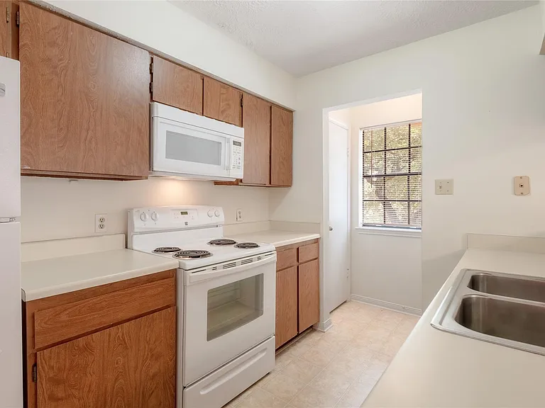 2401 Sycamore Ave #E7 — Photo 10