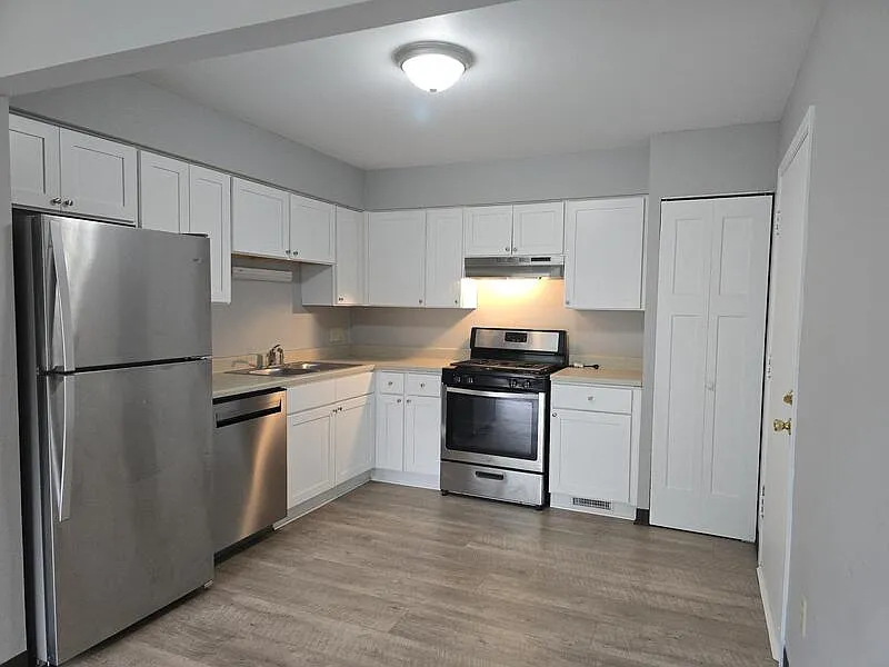 2 bed, 1.0 bath, $849 — Photo 3