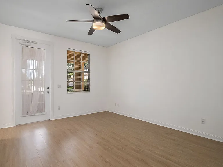 28608 Alessandria Cir — Photo 17