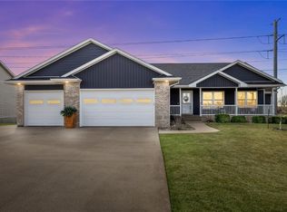 1451 Cedar River Dr, Palo, IA 52324