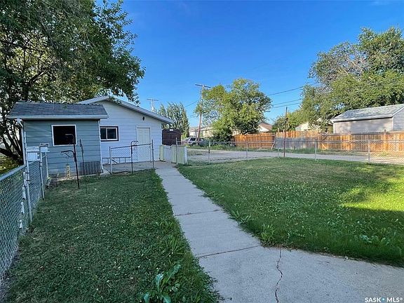 2nd image of 401 2nd Ave W