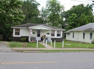 303 W 12th St, Johnston City, IL 62951