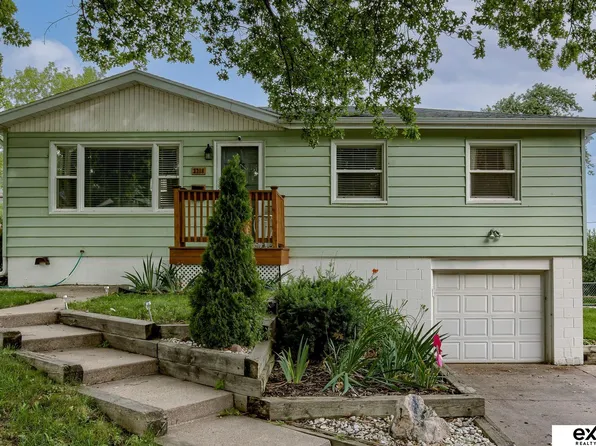 3218 S 90th St, Omaha, NE 68124