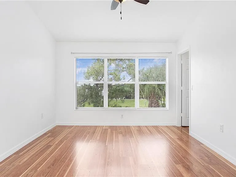 880 Hampton Cir — Photo 20