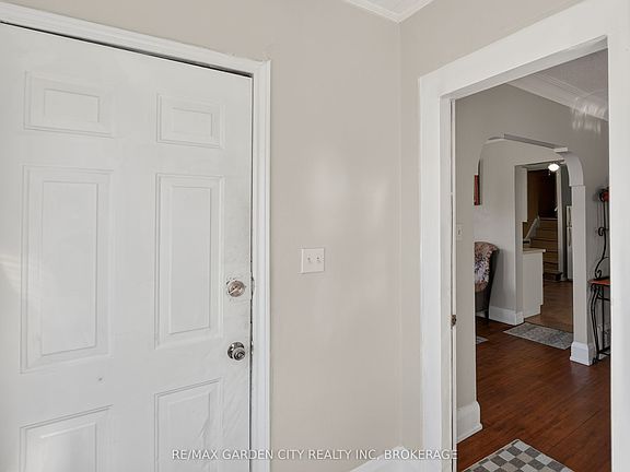 5th image of 3 Delaware St