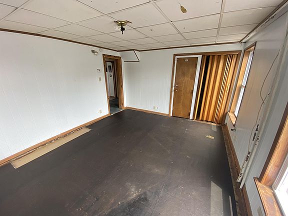 2nd image of 585 Fayette St #3