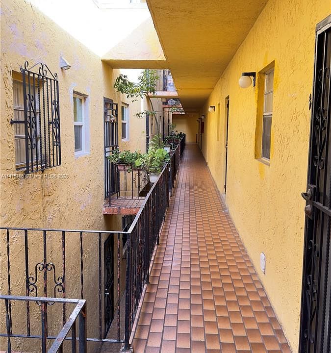 1st image of 1555 W 44th Pl APT 220