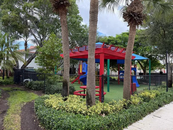 3947 San Simeon Ln, Fort Lauderdale, FL 33331