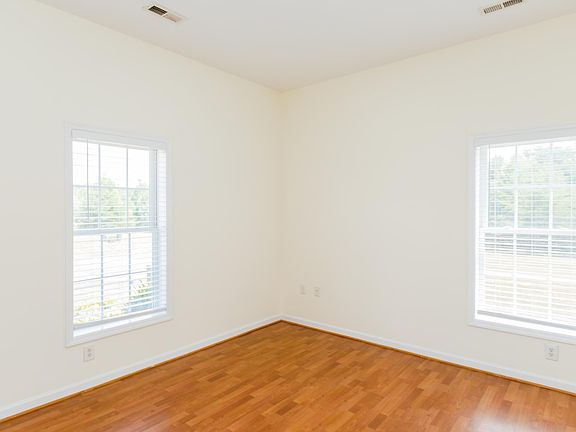 5th image of 48 Macel Dr