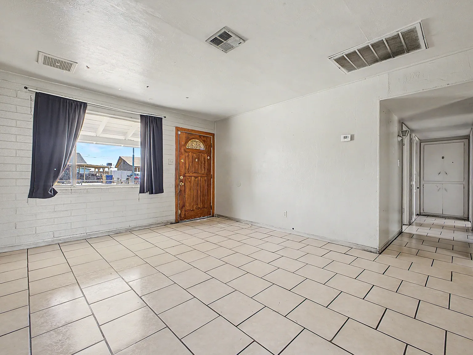 3 bed, 1.5 bath, 1260 sqft, $1,800 — Photo 4
