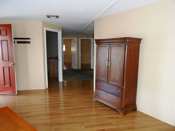 3rd image of 2700 E Valley Pkwy Space 39