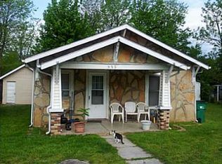 522 N Spring St, Springdale, AR 72764