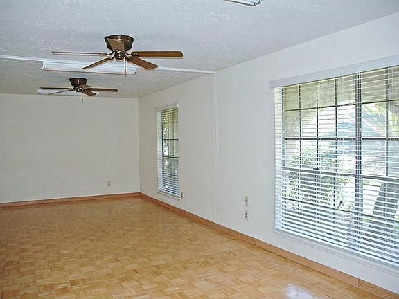 4th image of 12111 Chessington Dr