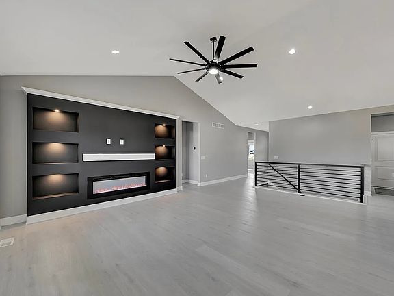 3rd image of 9405 Estela Ave