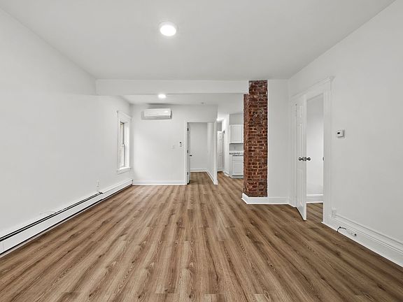 3rd image of 407 Clifton Blvd Floor 1