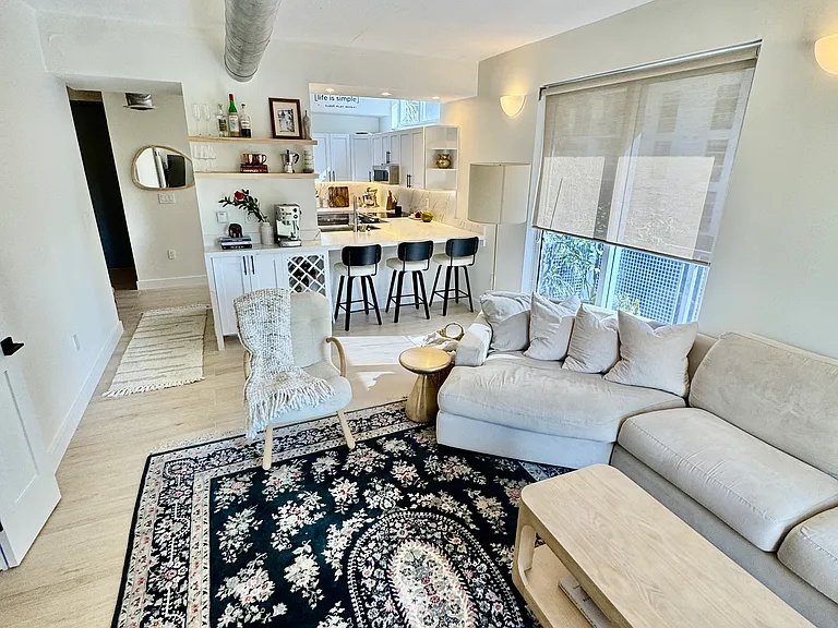 455 NE 25th St #401 — Photo 4