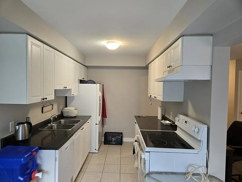 106 Sydenham Wells — Photo 3