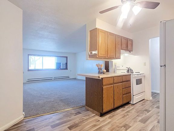2nd image of 502 13th St SE #1