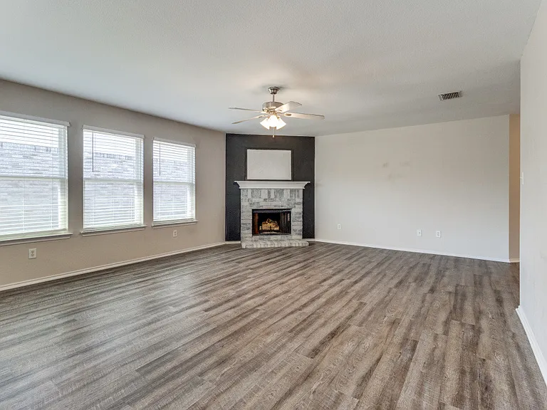 1721 Southridge Ln — Photo 4