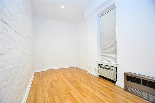 Rented by Buchbinder & Warren | media 16