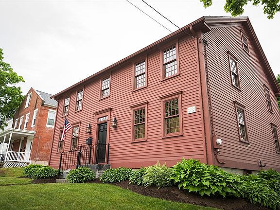 2nd image of 1029 Main St