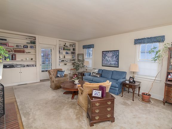 4th image of 715 Beverly Ave