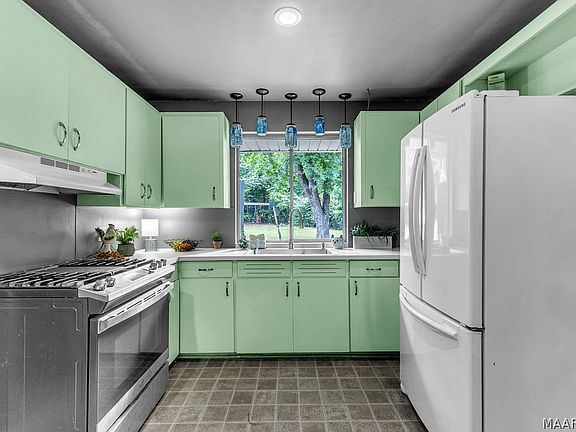 5th image of 543 Green Ridge Rd