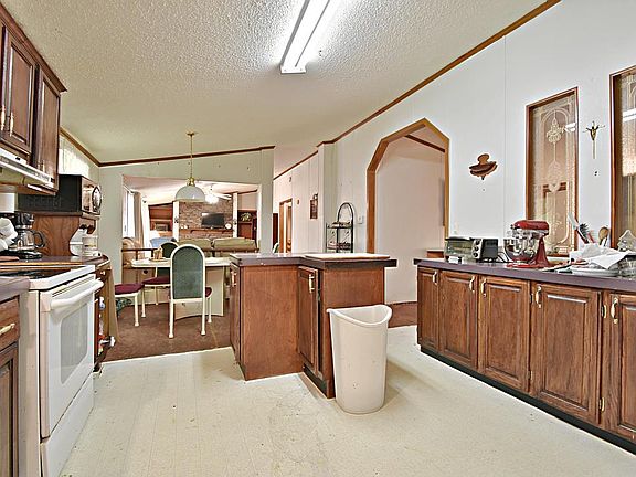 5th image of 946 Pine Cedar Way