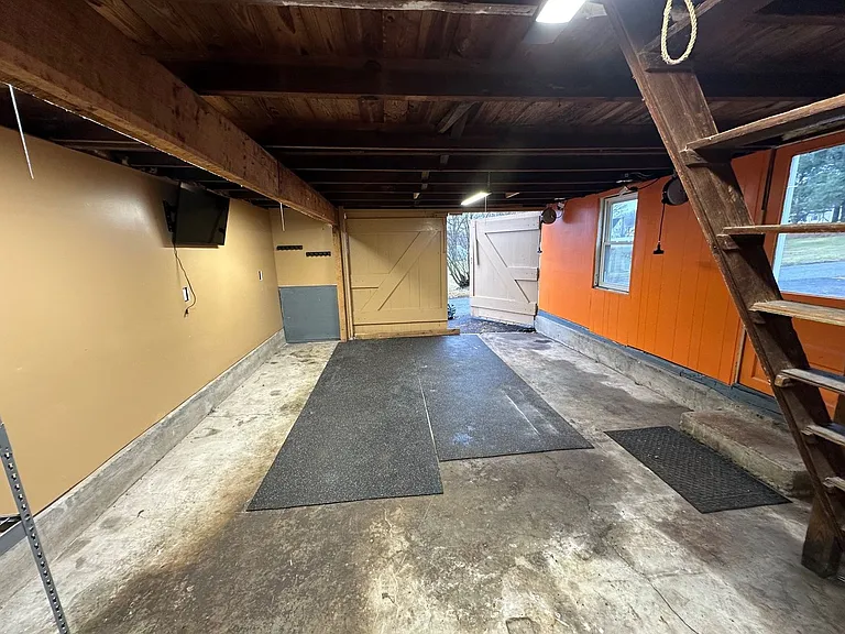 960 Maple St — Photo 31