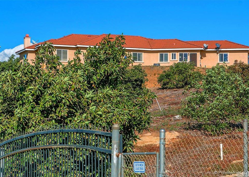 2nd image of 32725-31 Mesa Lilac Rd