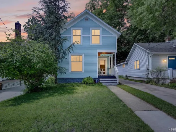 398 Howard Ave, Grand Haven, MI 49417