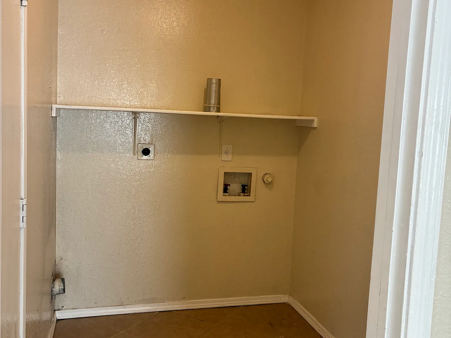 4 bed, 2278 sqft, $1,950 — Photo 2